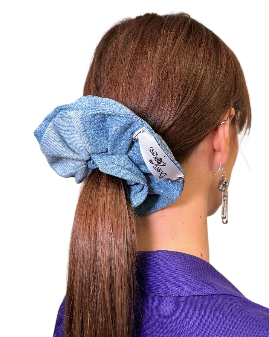 Scrunchie in jeans