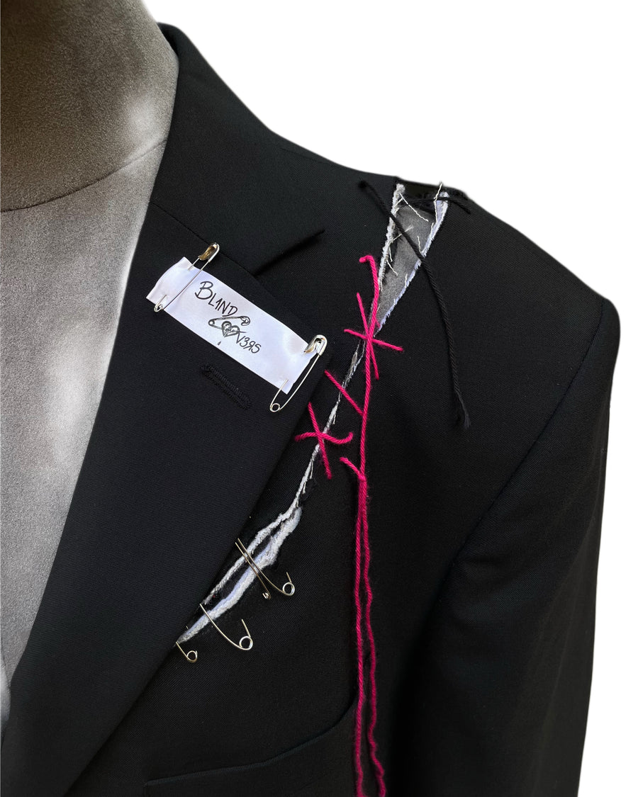 blazer nero con fiocco rosa