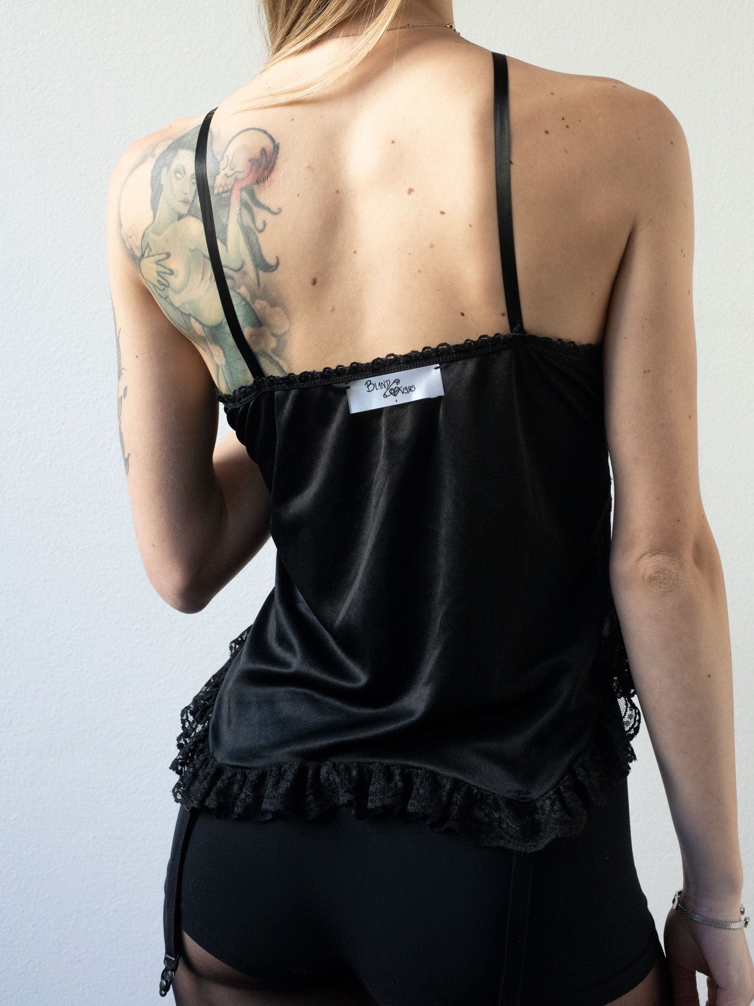 top in pizzo con corsetto